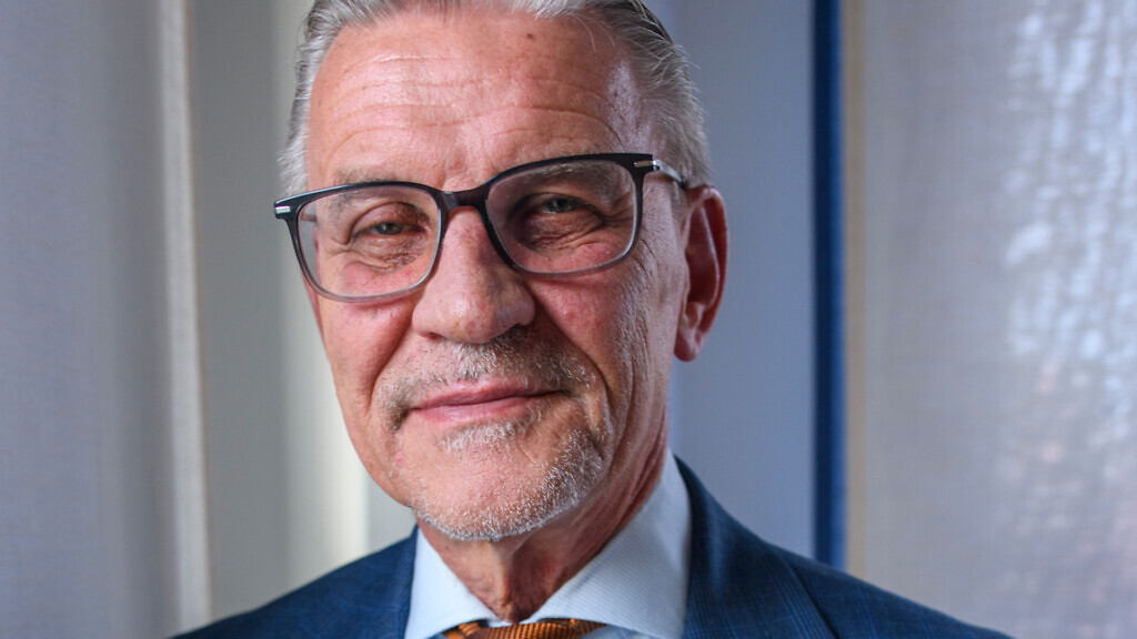 Ett porträtt av Ulf Lernéus i kostym.