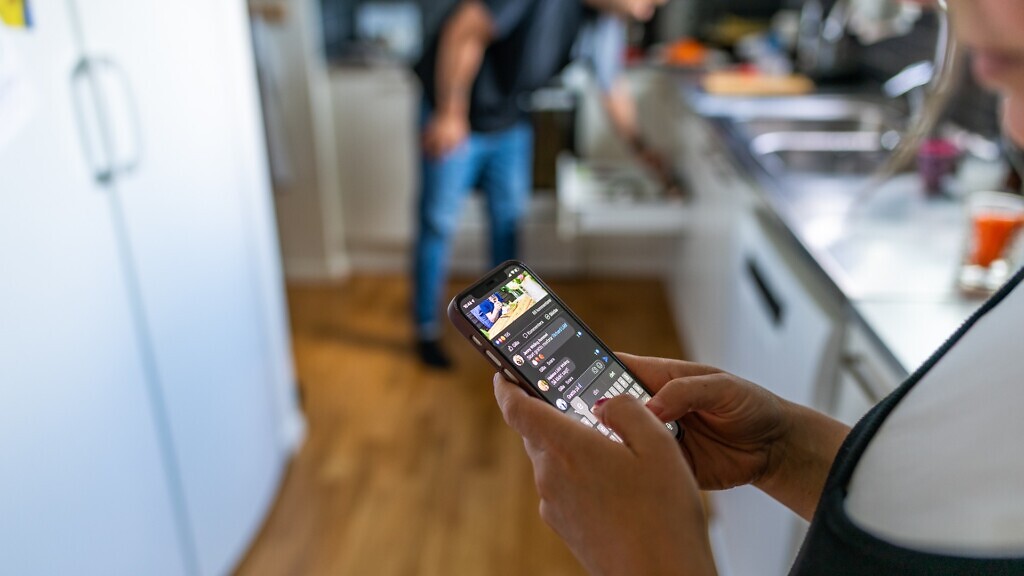 En påverkanskampanj består av flera aktiviteter och en av dem är informationspåverkan med hjälp av olika kommunikationsverktyg.