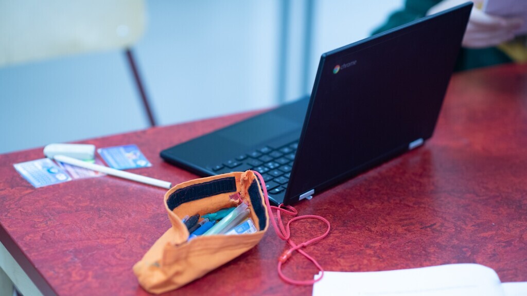 Datorvirus gör något med datorn eller mobilen mot användarens vilja och oftast med ont uppsåt.