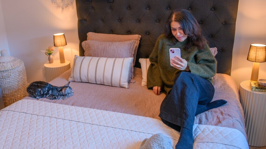 Catfishing är när någon använder sig av en falsk identitet online.